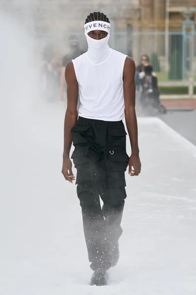 Look 5